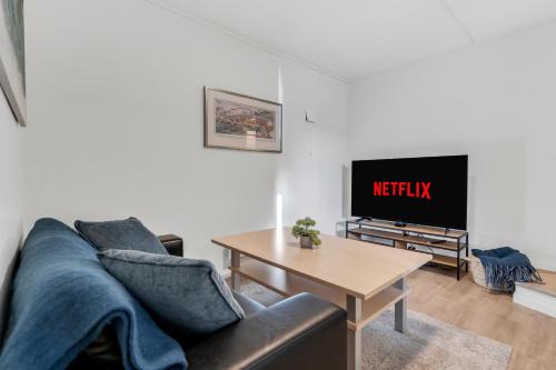 Tromsdalen Apartment | Cozy Arctic Aurora I Near The Arctic Cathedral