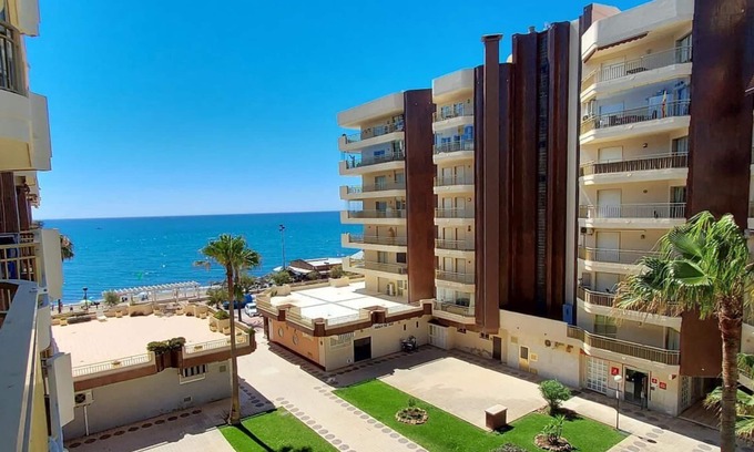 Costa del Sol Apartment | Cozy beach-front apartment Doña Sofia Fuengirola