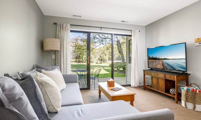 Williamsburg Condo | Cozy Beach Front Condo | AC | Beach | Waterfront |