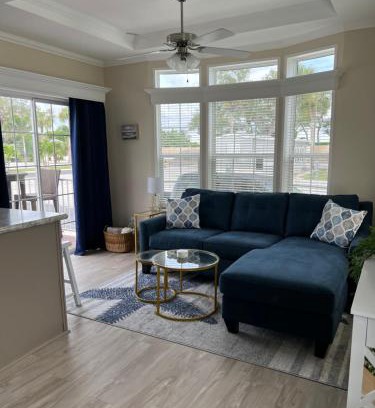 Truckland Resort | Cozy Beach House