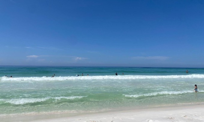 Santa Rosa Beach Villa | Cozy beach retreat 5 minutes to Grayton, Seaside Beach and 30A!