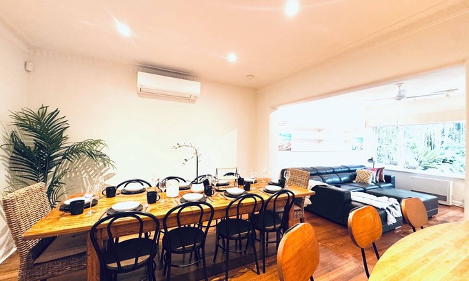 Brighton East House | Cozy Beachside Home | 5BR +Pool +Rumpus +King beds + PingPong
