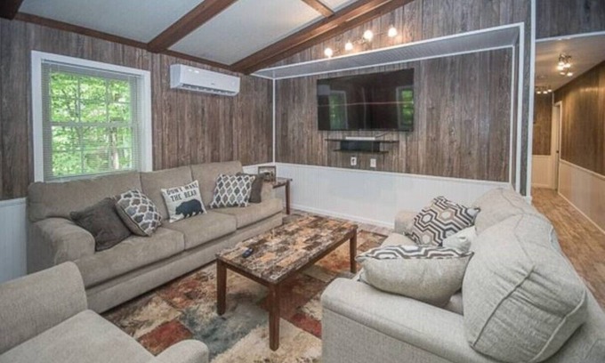 Lake Ariel House | Cozy Bear Hideaway π»
