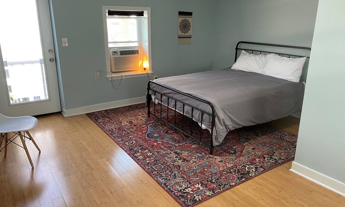 Shaw House | Cozy Bohemian Carriage House in Shaw
