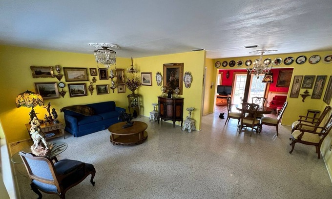 Pinellas Point House | Cozy Bungalow 10 mins from Downtown Gulfport and St. Pete!