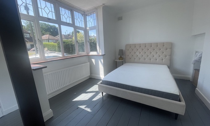 Waltham Cross House | Cozy bungalow in great location