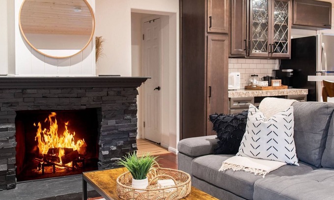 Crestline Cabin | Cozy Cabin - 5 min walk to the lake!
