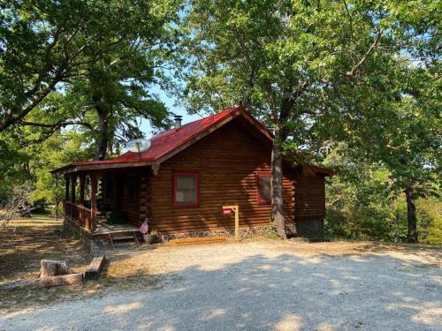 Eureka Springs Ski Chalet | Cozy Cabin at Bear Mountain Log Cabins