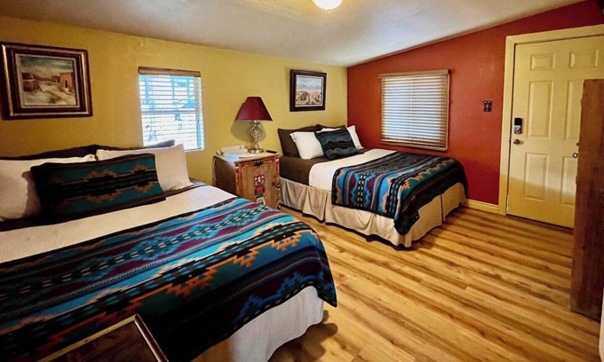 San Lorenzo Cabin | Cozy cabin at Inn at Lake Roberts