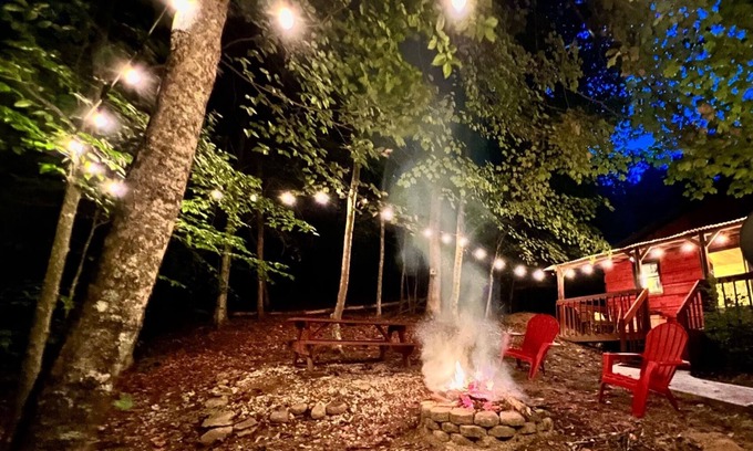 Rogersville Cabin | Cozy cabin getaway close to hiking, skiing, sightseeing, and Bristol!