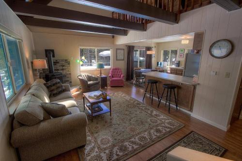 Country Club Estates House | Cozy Cabin home