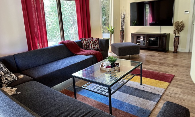 Severn Bridge Cottage | Cozy Cabin in the Woods near the Lake