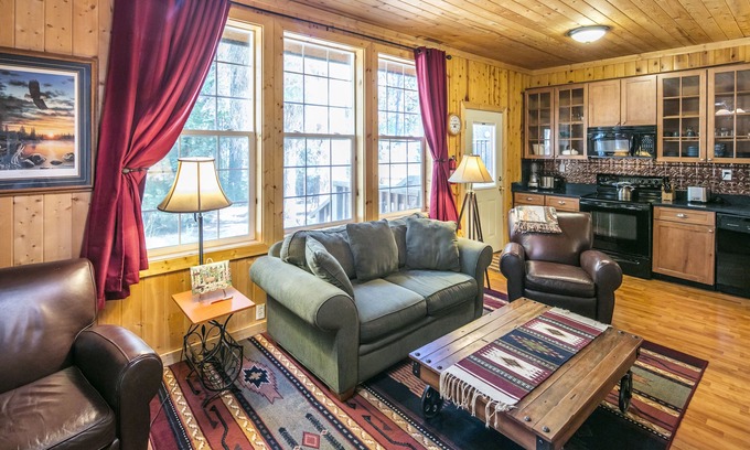 Fish Camp House | Cozy Cabin minutes from Yosemite