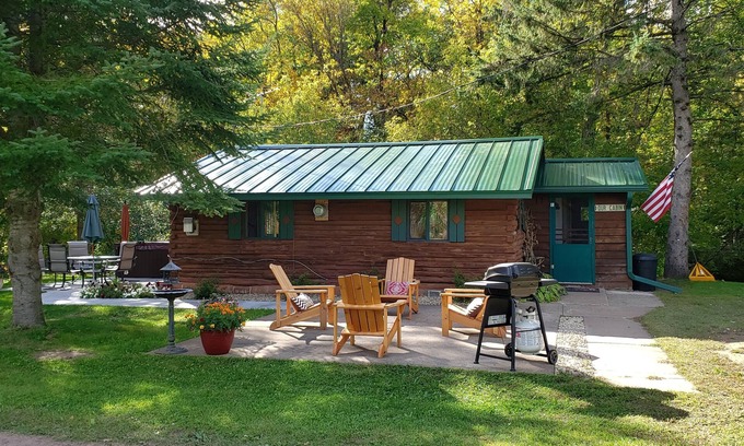 Hinckley Cabin | Cozy cabin on the bank of Bear Creek with a hot tub to relax in!