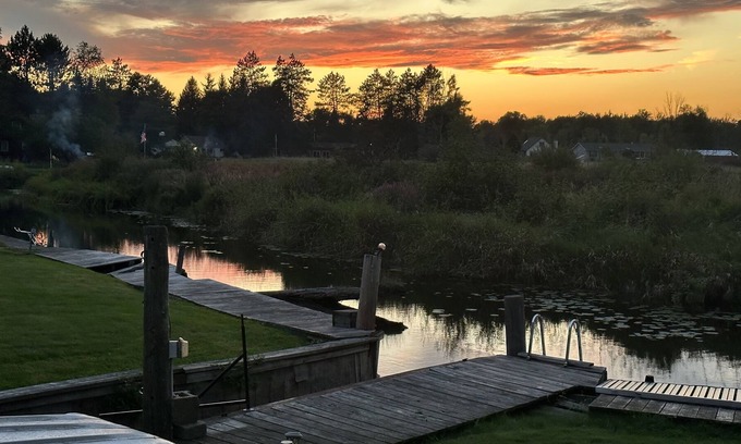 Houghton Lake Cabin | Cozy cabin on the canal of the Muskegon River. Outdoor persons paradise!