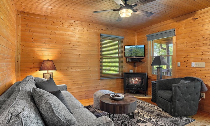 Purlear Cabin | Cozy Cabin Private Mountain