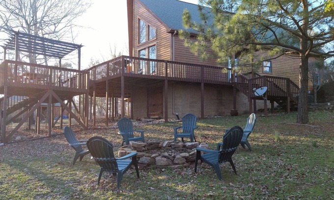 Norfork Cabin | Cozy Cabin w/Fireplace and Wraparound Deck