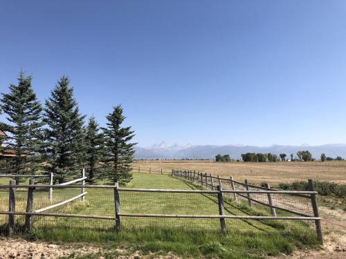 Tetonia Apartment | Cozy Cache Vista Tiny House with Summer Rates