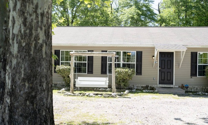 Auburn House | Cozy Camelia Units B
