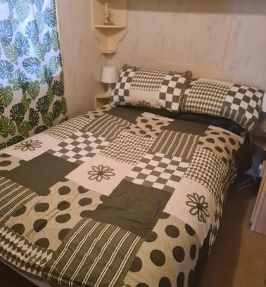 Grangetown House | Cozy Cardiff Cabin Retreat sleeps 6 by Aimee