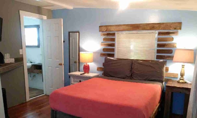 Denver Heights House | Cozy Casita downtown Sanitized private tiny home for 2