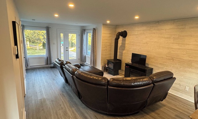 St-Adolphe-d'Howard Ski Chalet | Cozy Chalet near all ski hills and lakes
