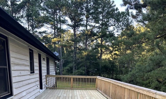 McDonough House | Cozy Chateau in the heart of McDonough. 28 min from ATL Airport.