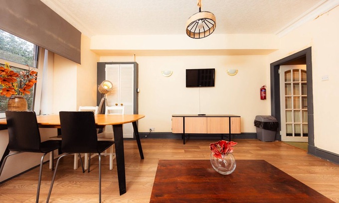 Bruntsfield Apartment | Cozy City Centre 1 Bedroom Apt by the Meadows! 4
