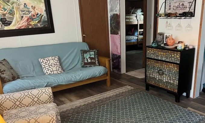 St. Helen House | Cozy Clean 2 Bedroom Near Trails