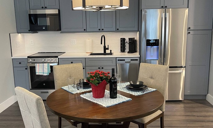 Langley House | Cozy Coach private and quiet Langley Township with WiFi, AC