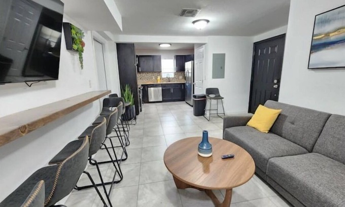 Northwest Orlando House | Cozy College Park Duplex @Lake Fairview. Sleeps7