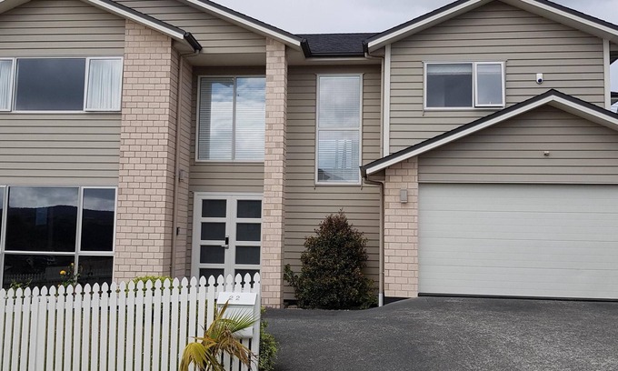 Henderson House | Cozy, Comfortable and cheap house in Auckland, New Zealand