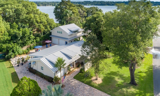 Mount Dora Apartment | Cozy & Comfy Loft! 5 min drive to DT Mt. Dora!