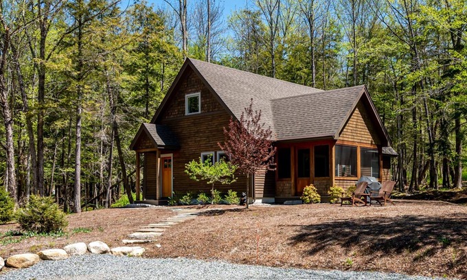 Moultonborough House | Cozy cottage: central to lakes w/beach access, hiking, skiing & entertainment