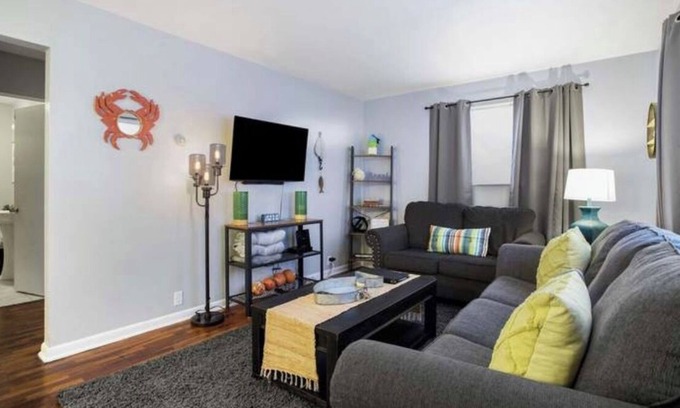 Riverside House | Cozy Cottage Getaway-Relax and Recharge-Minutes from Beaches