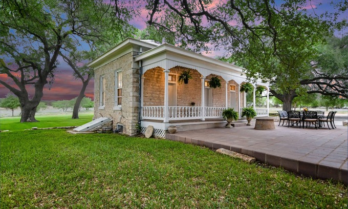 Lampasas Cottage | Cozy cottage in lovely Lampasas with lots of fresh air and beautiful scenery