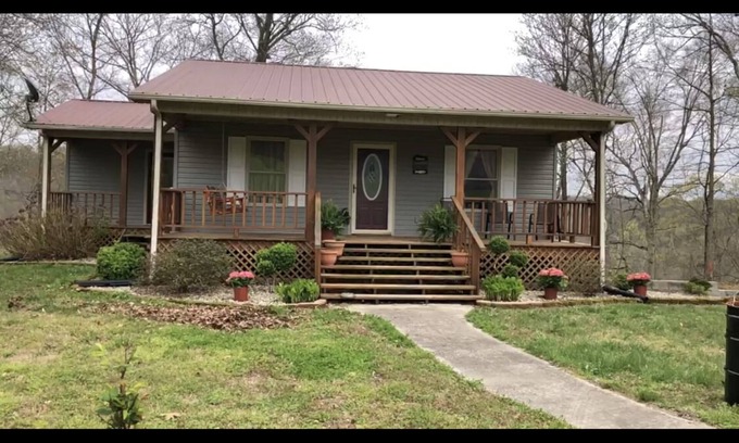 Byrdstown Cottage | Cozy Cottage near Dale Hollow Lake