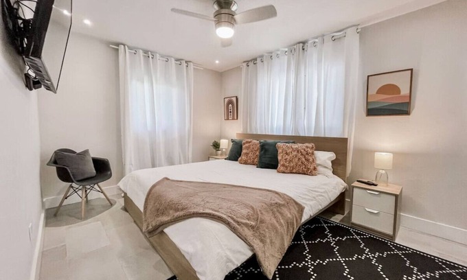 Naples Park Cottage | Cozy Cottage Near Vanderbilt Beach