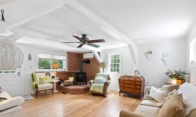 Sanbornton House | Cozy Cottage next to Longlook Farm near Lake Winnisquam