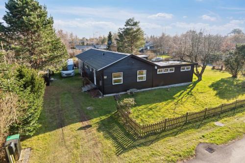 Smidstrup Strand House | Cozy Cottage Only 500 M From The Sea