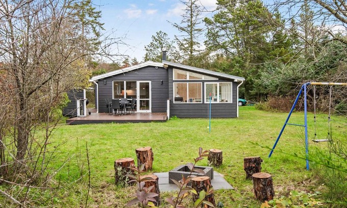 Hou House | Cozy Cottage With 600 M To The Beach