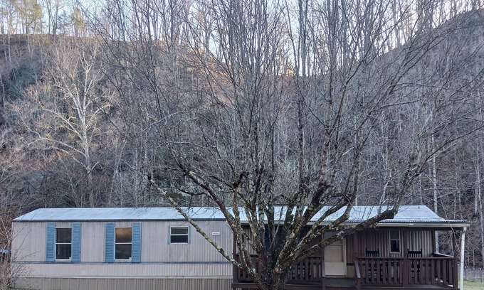 Bluff City House | Cozy Country Home
