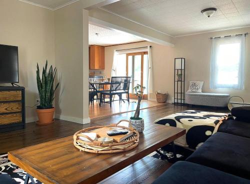 Forestburgh House | Cozy Creek House