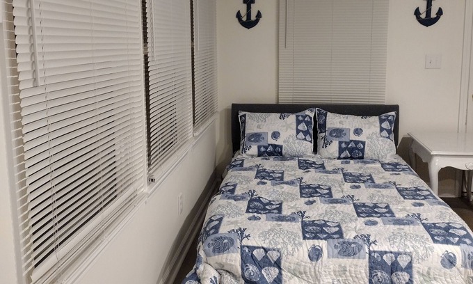 Shelbyville Condo | Cozy Creekside Studio