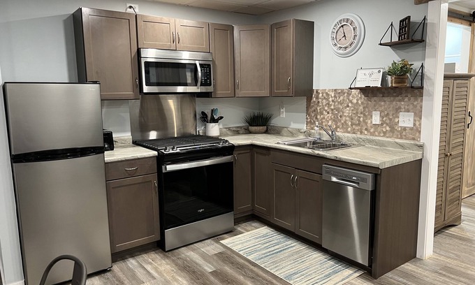 Michigan City House | Cozy cute home recently rehabbed with 5 min to outlet mall, casino