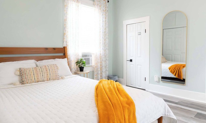 South Louisville House | Cozy Derby Bungalow Near Churchill Downs & Dwntn!