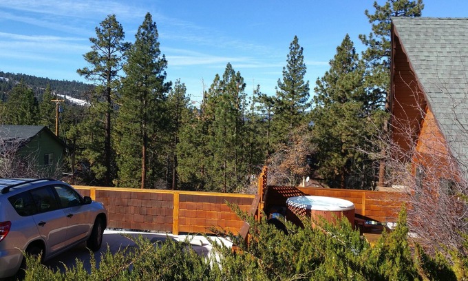 Moonridge Cabin | Cozy Dog Friendly Cabin, Sunset/Star Views from Hot Tub. Air Conditioning!