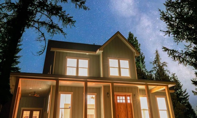Harvard House | Cozy Escape at Moose Hollow