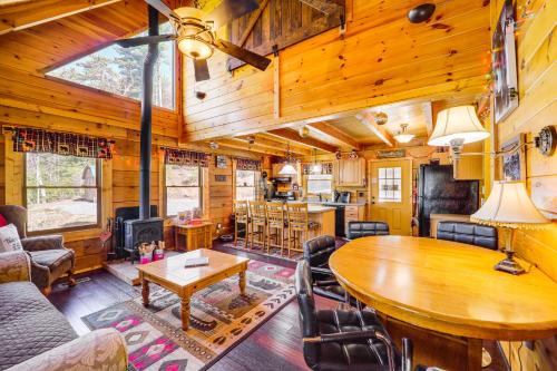 Deep Gap House | Cozy Family Cabin with Hot Tub - 10 Mi to App State!