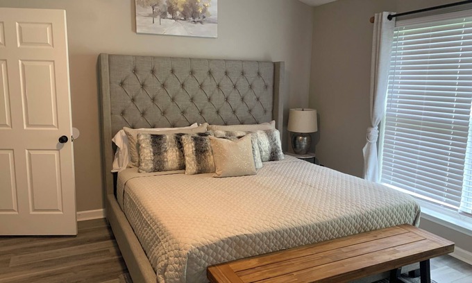 Ellenwood House | Cozy Family Home, Owners Suite near I-675, I-75 & I-285, I-20 & Atlanta airport